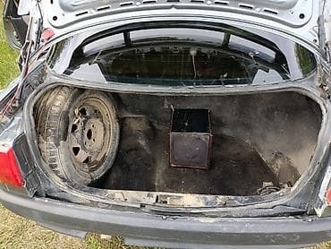 Audi 80: 1990 г., 1.8 л, Кол менен иштөөчү, Седан — 3