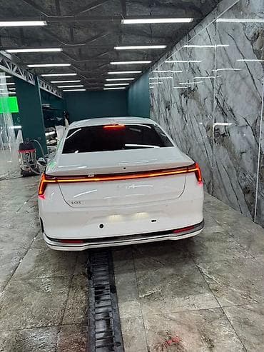 santa fr: Kia K8: 2024 г., Седан — 4