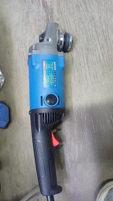 Инструменты: Углошлифовальная машина (болгарка) СЛАВМАШ C1801 - Мощность: 1600 Вт — 2