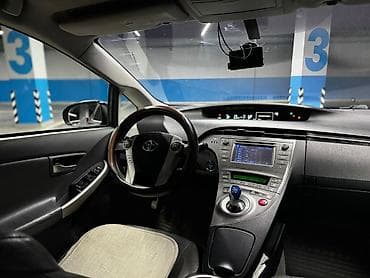тойоты: Toyota Prius: 2013 г., 1.8 л, Вариатор, Гибрид, Хэтчбэк — 5