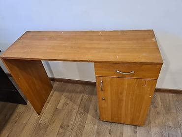 Стол Состояние среднее размер по столешнице 110х40 см высота 80 см at lalafo.kg Стол Состояние среднее размер по столешнице 110х40 см высота 80 см