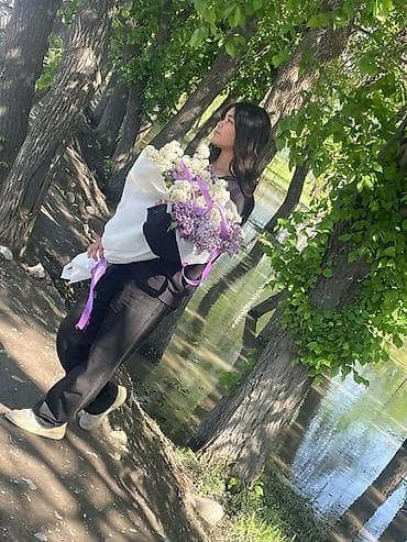 букет из сирени: Букет из сирени - Состав: крупные ветви белой и лиловой сирени с — 2