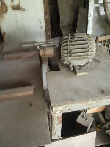 Станки по дереву ; 
свирилный - 15000 сомов
токарный - 15000 сомов