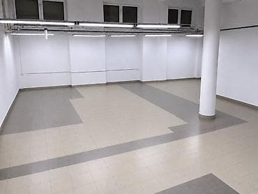 Сдается срочно 230 кВ м помещение открытой планировки. 1 этаж первая