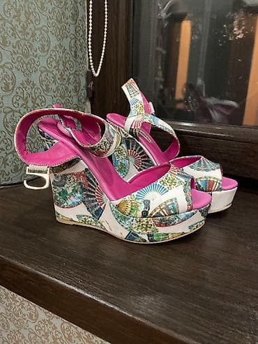 Жеке буюмдар: Стильныеудобные босоножки на платформе люксовые DG ! Как новые — 1