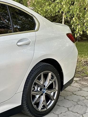 мото 300: BMW 3 series: 2023 г., 3.5 л, Автомат, Электромобиль, Седан — 5