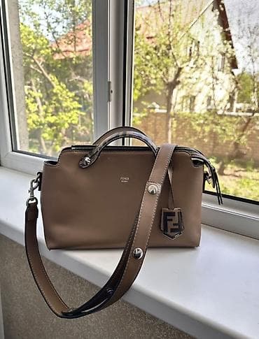 Сумка Fendi By The Way, цвет тауп (теплый бежево‑коричневый). - at lalafo.kg Сумка Fendi By The Way, цвет тауп (теплый бежево‑коричневый). -