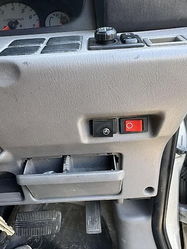 маши: Nissan Serena: 2001 г., 2 л, Вариатор, Газ, Минивэн — 10