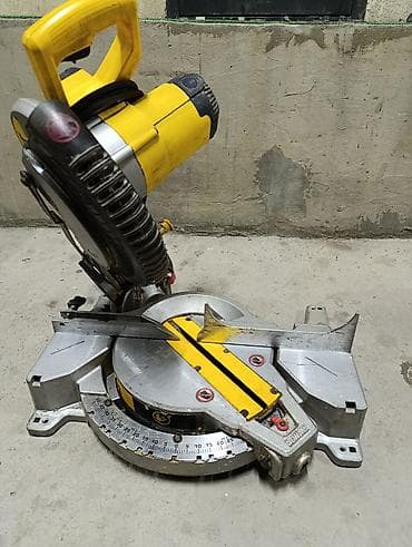 пила торцевая: Торцовочная пила DeWalt (сетевой формат), классический поворотный стол — 6