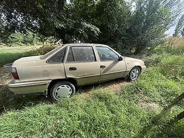 ноздря на капот: Daewoo Nexia: 2005 г., Седан — 1