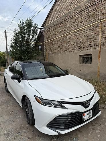 Toyota Camry: 2018 г., Седан — 1