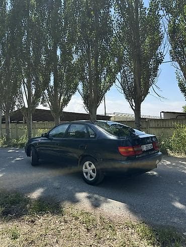 авто сатылат: Toyota Carina E: 1996 г., 1.8 л, Кол менен иштөөчү, Бензин, Лифтбек — 5