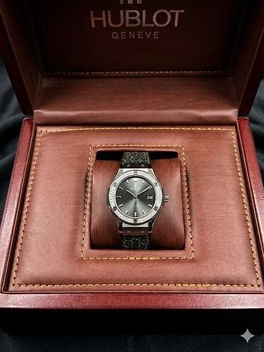 Hublot – швейцарские наручные часы в фирменной деревянной коробке. -