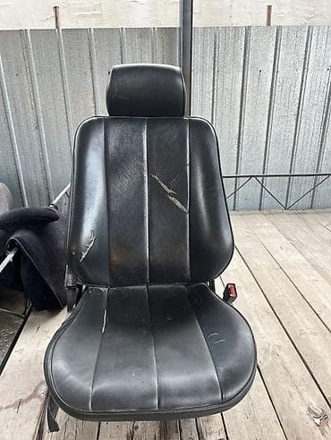 Рулевая часть: Переднее сиденье, Кожа, Mercedes-Benz Б/у, Оригинал — 1