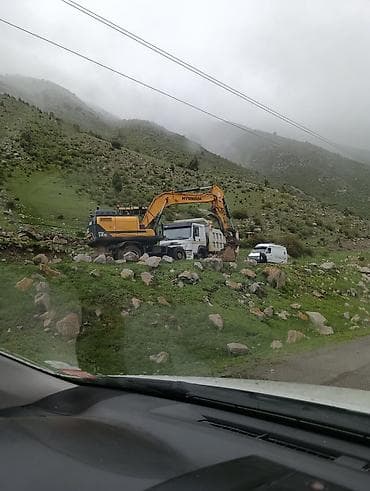 Аренда экскаватора Hyundai (гусеничный) с самосвалом Предлагаются