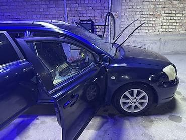 Унаа: Toyota Avensis: 2003 г., 1.8 л, Кол менен иштөөчү, Бензин, Универсал — 2