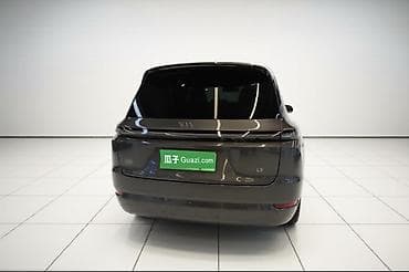 жили манжера: Lixiang L9: 2022 г., 1.5 л, Гибрид, Кроссовер — 3