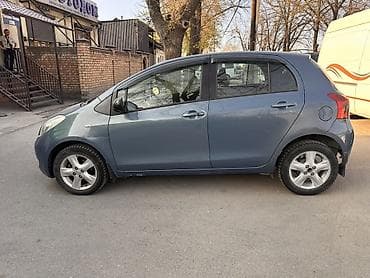 kia 2010: Toyota Yaris: 2008 г., Хэтчбэк — 3