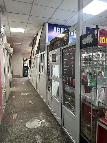 торговый места: Арендага место берилет Айына 8000сом Ичиндеги стойка, полка — 2