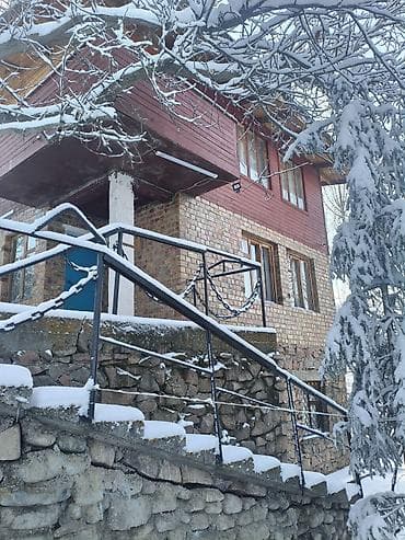 Трёх этажная Дача из Декоративной Камни кирпича и дерева с цокольным