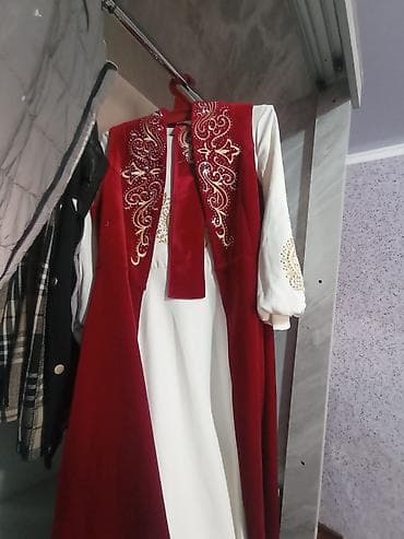 джинсы 34: Национальный женский комплект: длинное платье с вышивкой + бархатный — 8