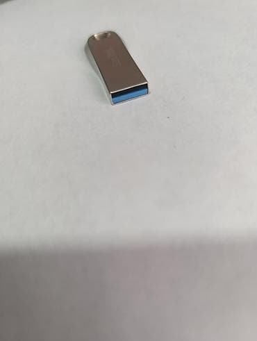 4 pin: USB-флеш-накопитель Объем памяти: 32 GB Корпус металлический — 3