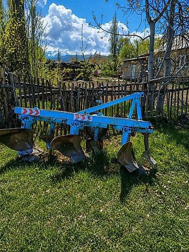 Трактор с навесным оборудованием для сельхозработ Состав: - Колесный — 3