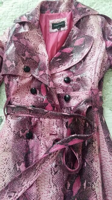 плащ дождовик: Продаю женский плащ размер М почти новый район Ибраимова боконбаева — 1