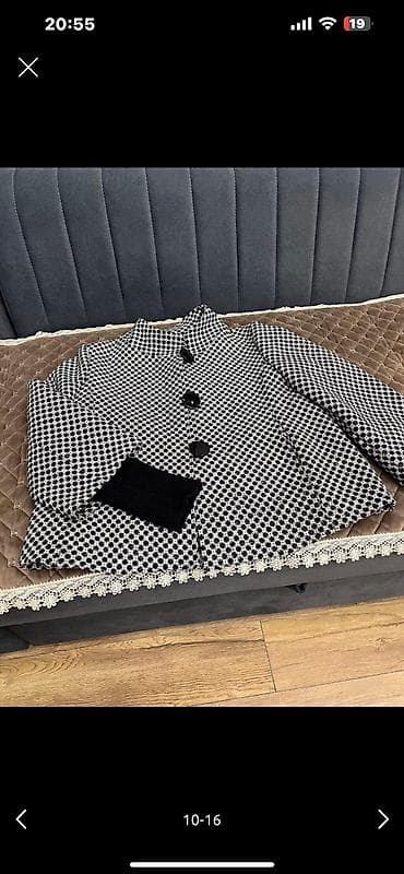 1. Пальто короткая с люриксом. Корея бу. 3000с 2. Дубленка короткая at lalafo.kg 1. Пальто короткая с люриксом. Корея бу. 3000с 2. Дубленка короткая