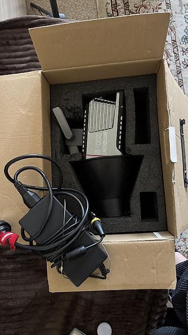 jack a7: Студийный свет Amaran 200x S
В комплекте софтбокс и штатив — 4