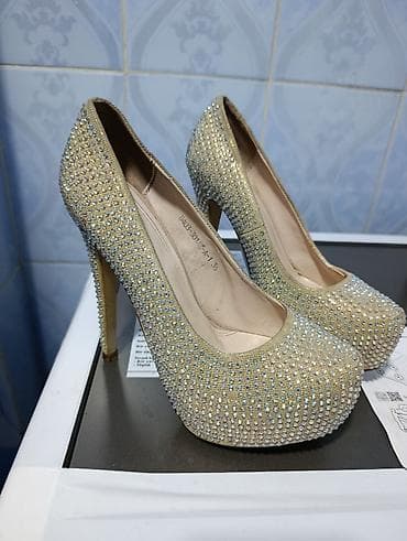 Туфли-лодочки на высоком каблуке с платформой. - Цвет