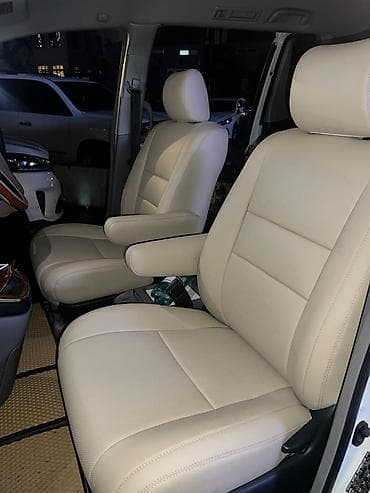 сидения альфард: Чехлы Кожаные, цвет - Черный, Toyota, Новый, Самовывоз — 1