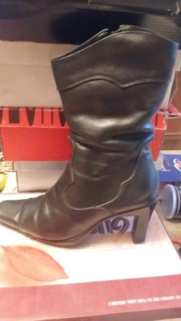 Сапоги: Продаю сапоги кожаные, натуральный мех. Очень теплые. размер 38 — 1