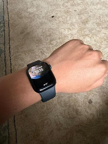 Apple Watch (8 серия), состояние новое, корпус темный, размер экрана