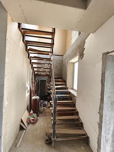 двухэтажные дома: Продается двухэтажный дом с участком. Основные характеристики: - Два — 3