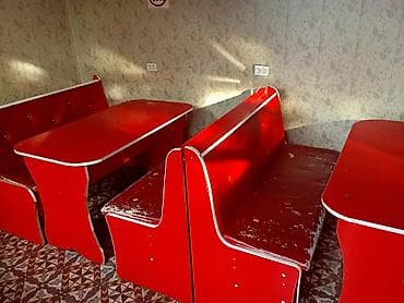 Эмерек: Кафе үчүн үстөл жана отургуч, Колдонулган, Өзү алып кетүү — 2