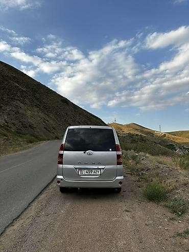 windom 2003: Toyota Noah: 2003 г., 2 л, Автомат, Бензин, Минивэн — 3