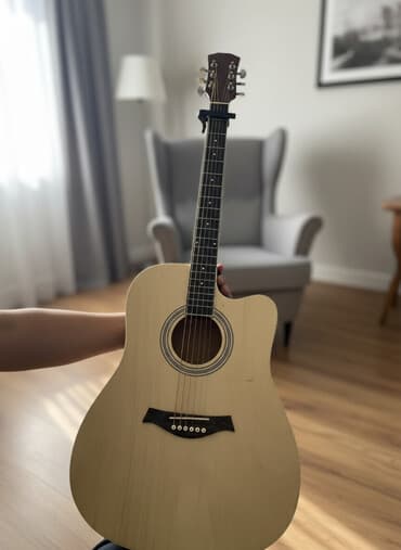 купить синтезатор ямаха в бишкеке: Акустическая гитара со светлой декой и темной задней панелью — 2