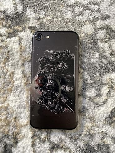 IPhone 7, 128 ГБ, черный царапина на защитном экране акб меняли