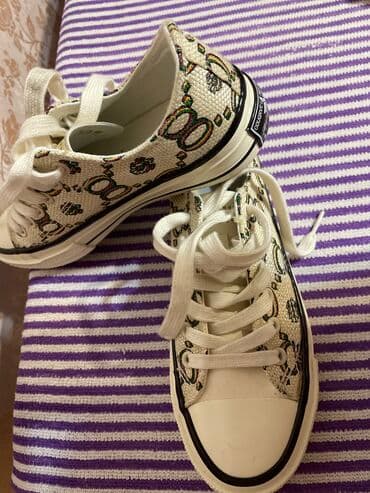 Туфли: Новый 36 размер 
Ватсап пишите — 2