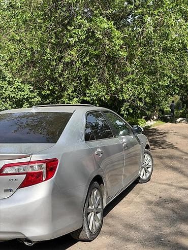bmw 5 e60: Toyota Camry: 2014 г., 2.5 л, Автомат — 4