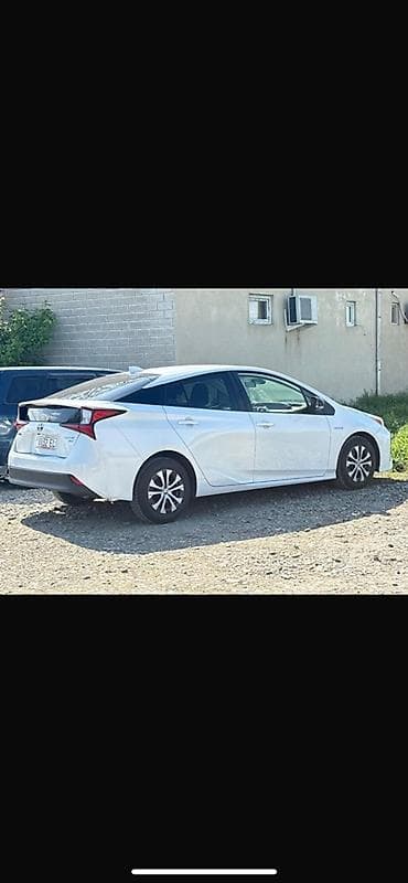 bmw 528: Toyota Prius: 2022 г., 1.8 л, Вариатор, Гибрид, Хэтчбэк — 2