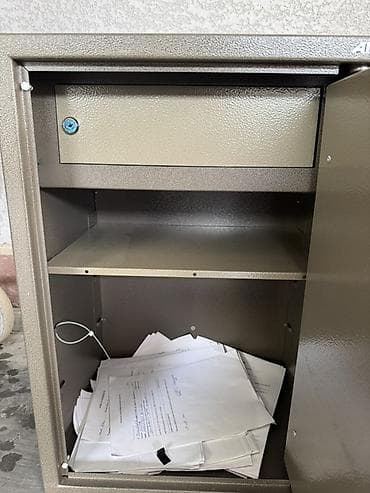 простой: Сейф для денег и документов, Новый, Механический, Взломостойкий — 3