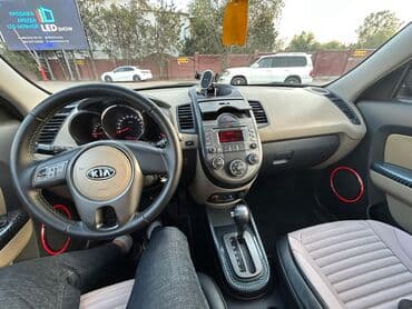 крутые машины: Kia Soul: 2010 г., 1.6 л, Автомат, Бензиновая, Хэтчбэк — 18