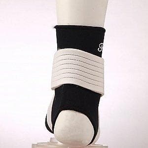 Медтовары: Фиксатор голеностопный неопреновый с дополнительными стяжками (Fosta F — 2