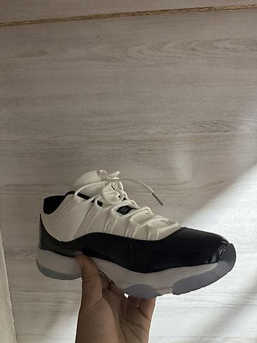 черные туфли: Мужские кроссовки, 43, Air Jordan, Новый, цвет - Белый — 1