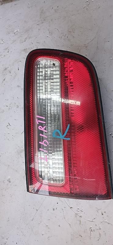 red cell: Задний правый фонарь для Nissan Liberty (1998–2004) - Сторона: правая — 1