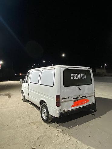 автомат минивэн: Ford Transit CL фургон (белый), короткая база, 3-дверный кузов: - — 1