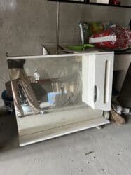 купить бу мебель: Продаю старую мебель О ценах : Диван 3000 сом Стол 800 сом 3еркало — 4