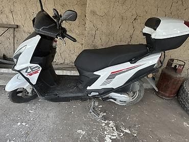 Мототехника: Скутер 50 см³ (вариатор) - Кузов: белый с черными и красными — 4
